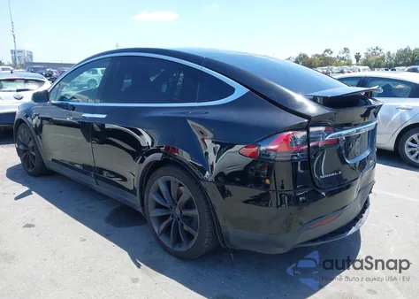 2019 Tesla Model X 100D/75D/Long Range/Standard Range z USA, uszkodzony, nr VIN 5YJXCDE23KF141849